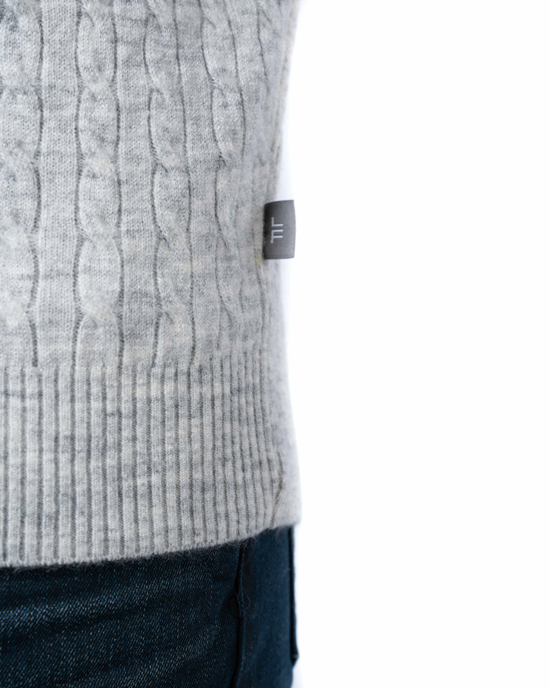 Men’s Off-White Cable Knit Pullover in Blended Yarn with Crew Neck and Side Loop Label