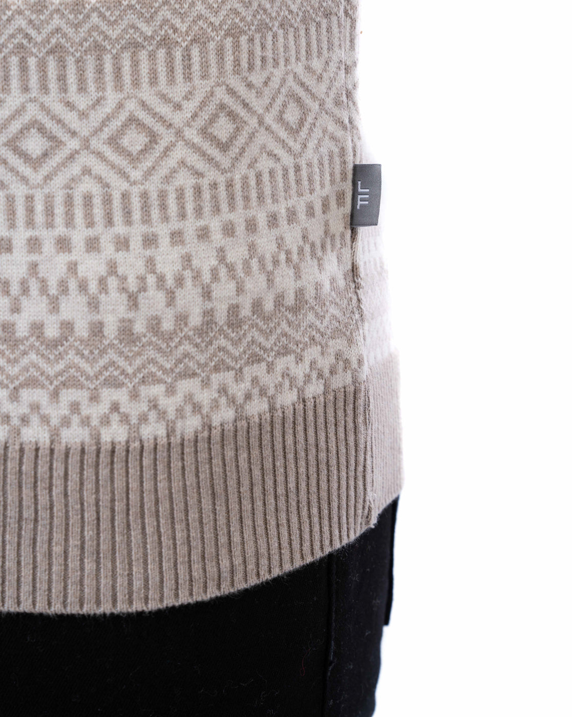 Men’s Dark Brown Aran Cable Knit Pullover in Blended Fashion Yarn with Crew Neck and Side Loop Label
